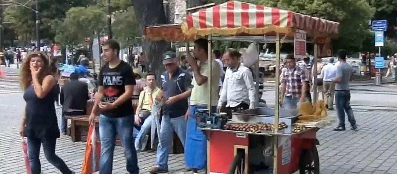 Λεφτά υπάρχουν…Τουρκικά ΜΜΕ: Από 500 έως 1000 ευρώ το άτομο αφήνουν οι Έλληνες τουρίστες στο Αιβαλί!